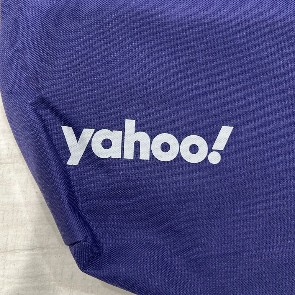 Purple tote bag (NEW) with zipper and “Yahoo!” Logo